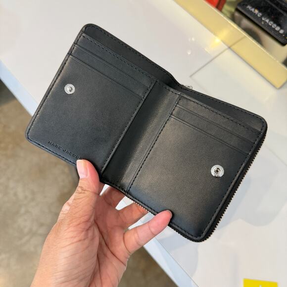 Last 1‼️Marc Jacobs x ‘The Wizard of Oz’ MINI COMPACT WALLET - Picture 4 of 9